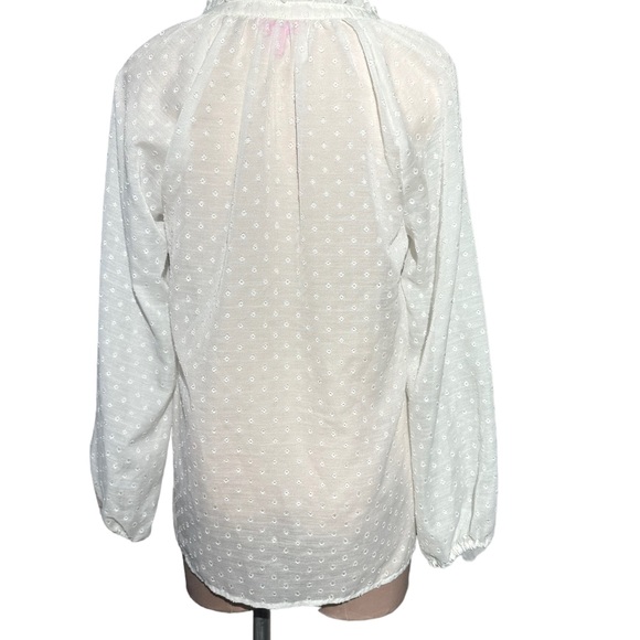Lilly Pulitzer white top in size S. Beautiful detail throughout. Lilly buttons - Picture 9 of 12